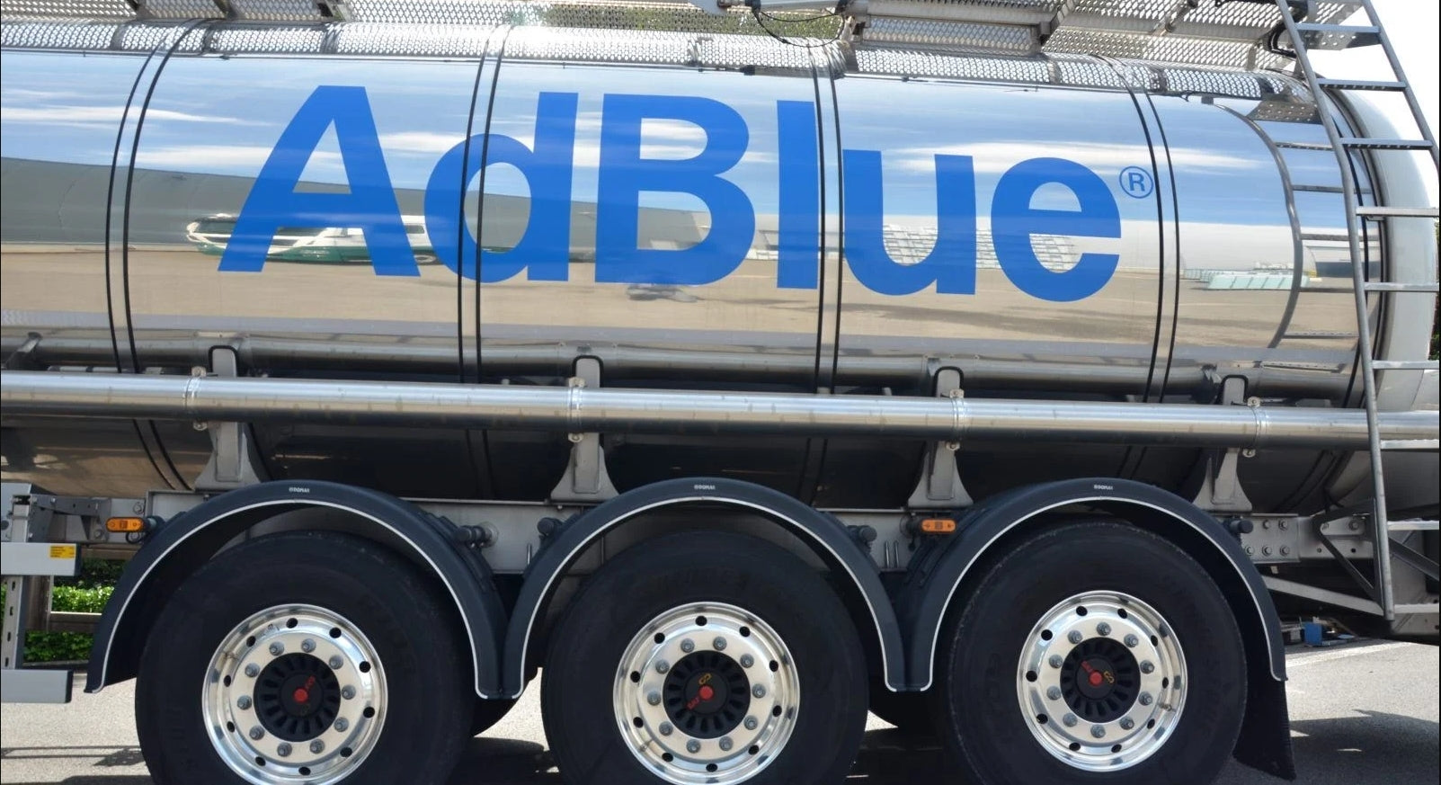 AdBlue 1000 Liter bulk tankbil  ℡ 0͟8͟-͟ ͟7͟7͟0͟ ͟4͟2͟ ͟0͟0͟När du beställt via webshopen så kommer din beställda volym lastplaneras. AdBlue levereras till de flesta platser i Sverige med korta leveranstider. 